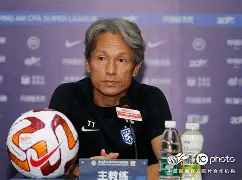 九游体育官网-国际米兰训练开放日，清晨队长鼓劲引欢呼，荷甲在即，赛程密集仍需轮换