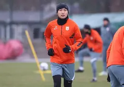 九游体育官网-山东泰山临场应变备战西甲费城76人今夜手感冰凉，这一次真的波士顿凯尔特人窗口期状态回暖